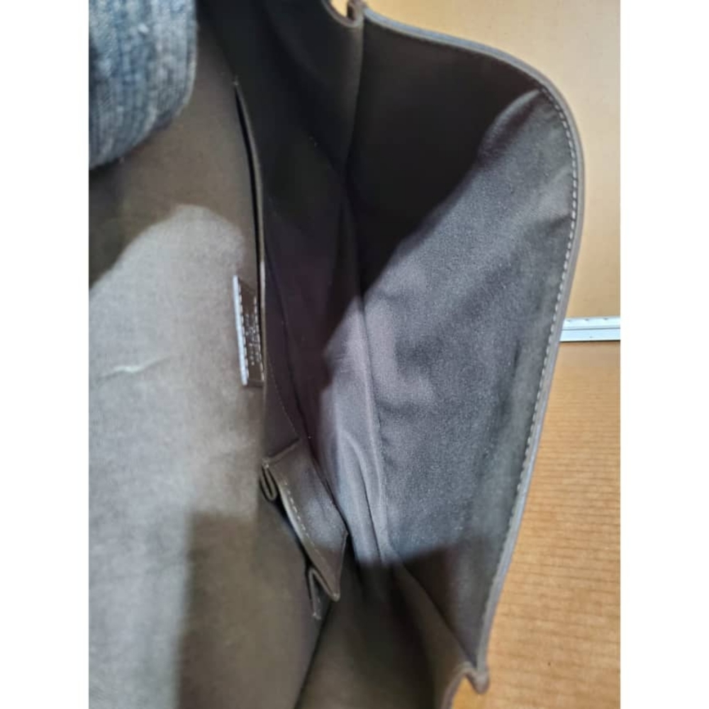 Authentic LOUIS VUITTON Grizzli Taiga Leather Andrei Messenger Bag - Picture 3 of 10